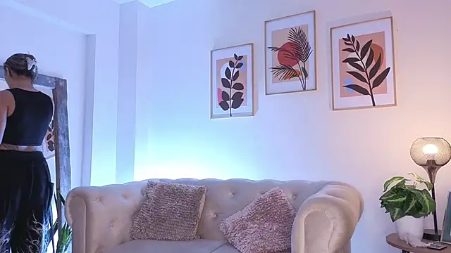 Snapshot of DahianaWalcott chatting on 02-16-26, 05:31 DahianaWalcott online show from 02-16-26, 05:31