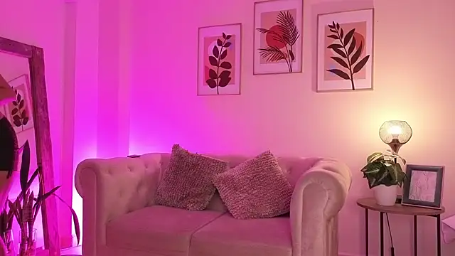 Snapshot of DahianaWalcott chatting on 02-17-26, 04:13 DahianaWalcott online show from 02-17-26, 04:13