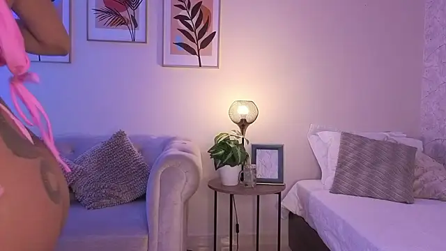 Snapshot of DahianaWalcott chatting on 02-19-26, 05:20 DahianaWalcott online show from 02-19-26, 05:20