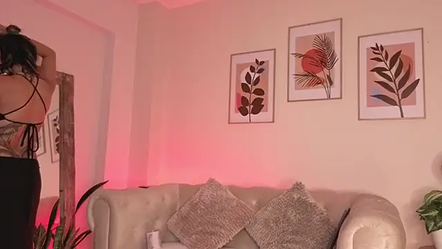 Snapshot of DahianaWalcott chatting on 02-20-26, 05:13 DahianaWalcott online show from 02-20-26, 05:13