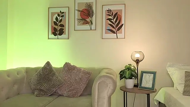 Snapshot of DahianaWalcott chatting on 02-24-26, 07:23 DahianaWalcott online show from 02-24-26, 07:23