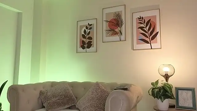 DahianaWalcott online show from 03-09-26, 07:29