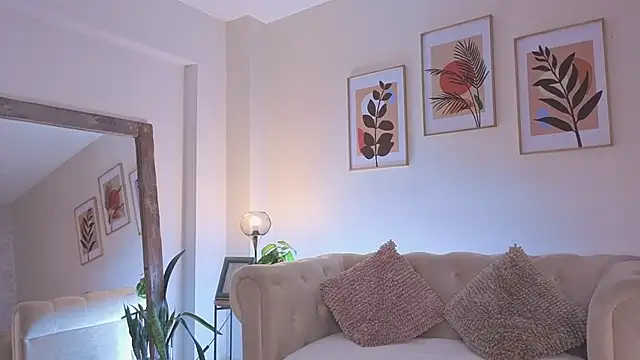 DahianaWalcott online show from 04-13-26, 07:19