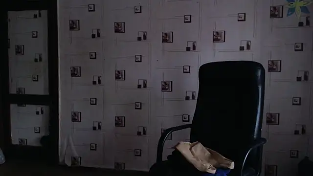 Snapshot of TasyaBigTTs chatting on 12-19-24, 12:12 TasyaBigTTs online show from 12-19-24, 12:12