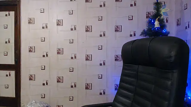 Snapshot of TasyaBigTTs chatting on 01-01-25, 02:42 TasyaBigTTs online show from 01-01-25, 02:42