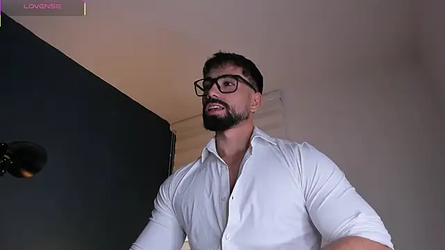 Snapshot of edrick_walton1 chatting on 10-18-25, 11:33 edrick walton1 online show from 10-18-25, 11:33