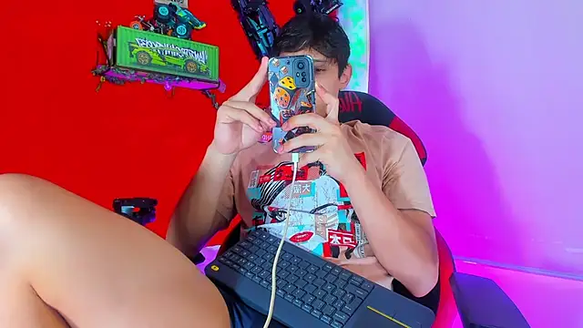 LilOwen  online show from 10-13-25, 06:52