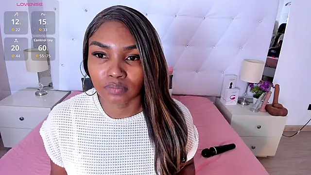 Snapshot of Isla_Scott chatting on 02-25-26, 11:31 Isla Scott online show from 02-25-26, 11:31