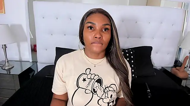 Snapshot of Isla_Scott chatting on 03-03-26, 11:38 Isla Scott online show from 03-03-26, 11:38