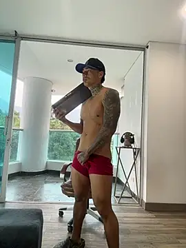 Snapshot of Dominiofit chatting on 02-15-26, 12:25 Dominiofit online show from 02-15-26, 12:25