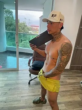 Snapshot of Dominiofit chatting on 02-16-26, 12:34 Dominiofit online show from 02-16-26, 12:34