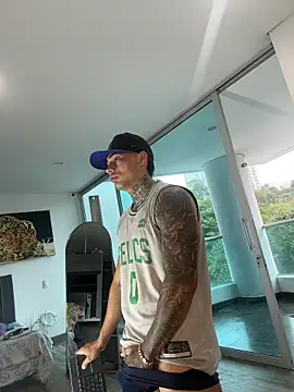 Snapshot of Dominiofit chatting on 02-25-26, 12:37 Dominiofit online show from 02-25-26, 12:37