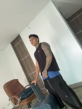 Snapshot of Dominiofit chatting on 02-28-26, 07:15 Dominiofit online show from 02-28-26, 07:15