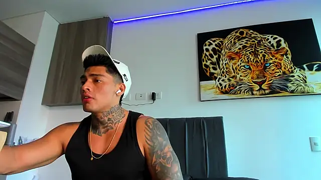 Snapshot of Dominiofit chatting on 03-28-26, 06:18 Dominiofit online show from 03-28-26, 06:18