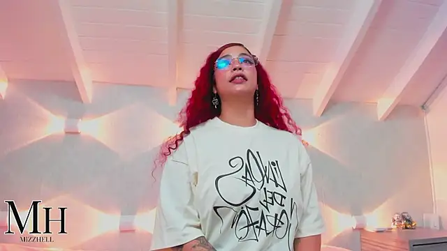 Snapshot of MizzHell chatting on 02-21-26, 04:02 MizzHell online show from 02-21-26, 04:02