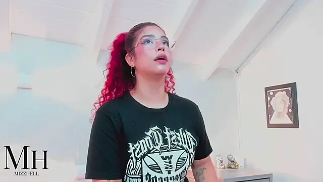 Snapshot of MizzHell chatting on 02-24-26, 04:21 MizzHell online show from 02-24-26, 04:21