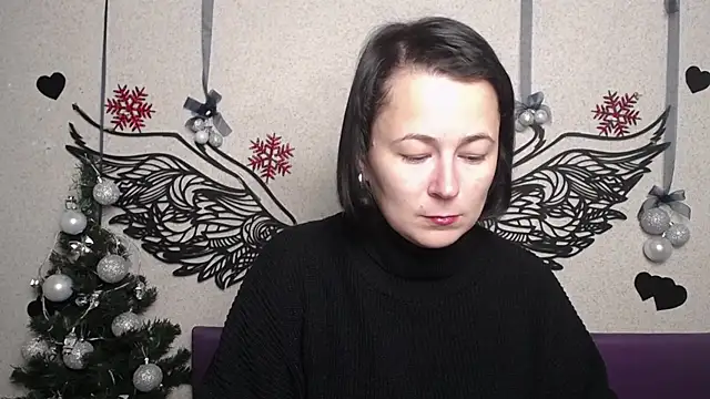 Snapshot of MarieSho chatting on 12-14-25, 07:03 MarieSho online show from 12-14-25, 07:03