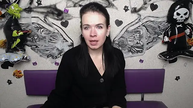 JasmineKouch online show from 10-18-25, 05:35