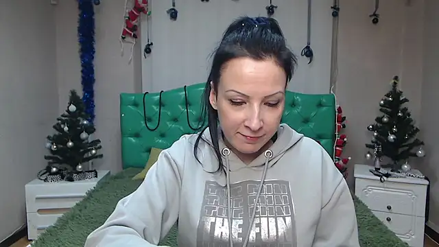 Snapshot of ElizabethSho chatting on 12-28-24, 01:08 ElizabethSho online show from 12-28-24, 01:08