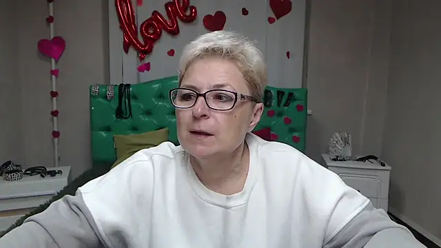 EmiliaGree online show from 09-27-25, 05:07