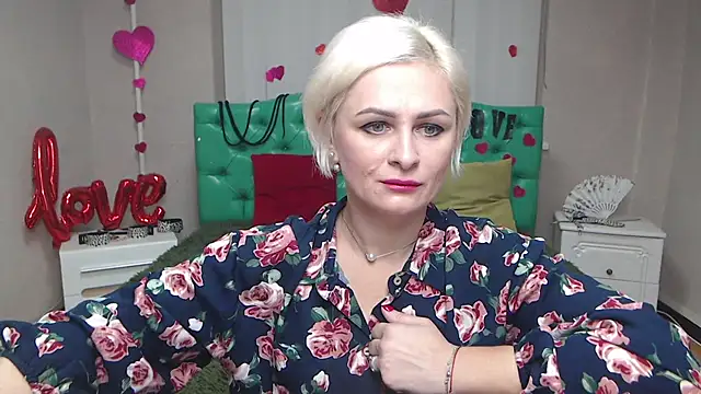 OliviaHorst online show from 11-29-25, 06:11