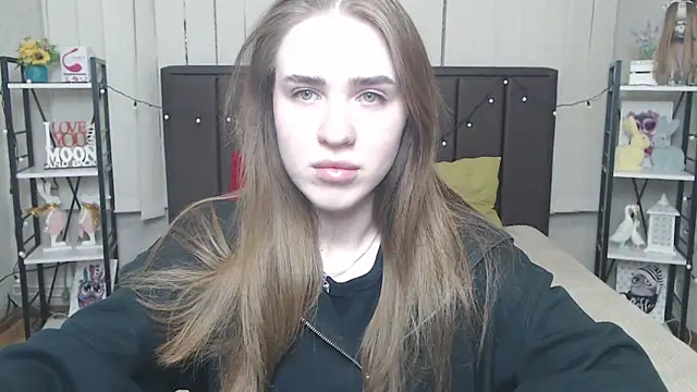 LauraHlot online show from 10-07-25, 05:10