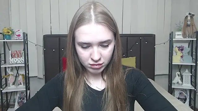 LauraHlot online show from 10-15-25, 05:46