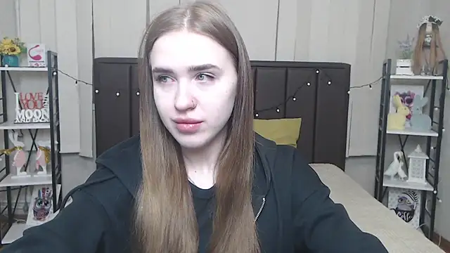 LauraHlot online show from 10-18-25, 05:32