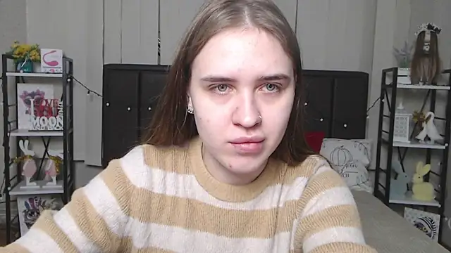 LauraHlot online show from 11-16-25, 07:08