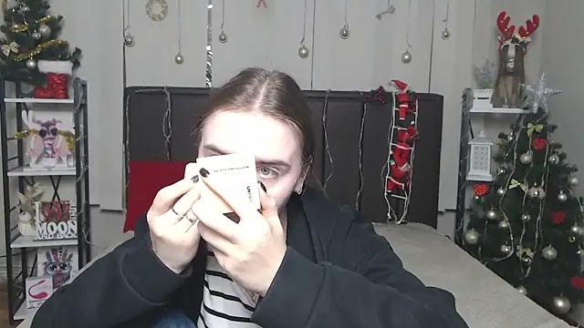 LauraHlot online show from 12-15-25, 08:40