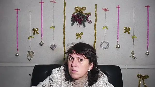LuciaMii online show from 12-24-24, 05:55