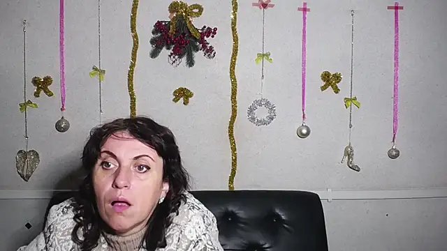 LuciaMii online show from 12-26-24, 06:01