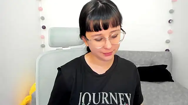 Snapshot of Sofiskies chatting on 10-29-25, 12:24 Sofiskies online show from 10-29-25, 12:24