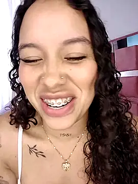 Snapshot of MarieLeon chatting on 03-04-25, 12:50 MarieLeon online show from 03-04-25, 12:50