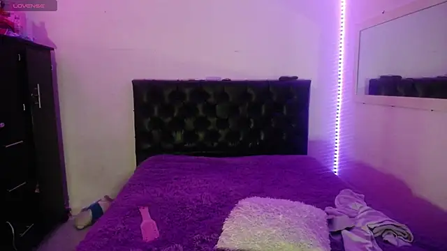 Laurenkenner  online show from 10-09-25, 08:07