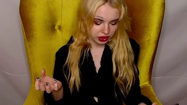 Snapshot of MisssLola chatting on 10-21-25, 02:29 MisssLola online show from 10-21-25, 02:29