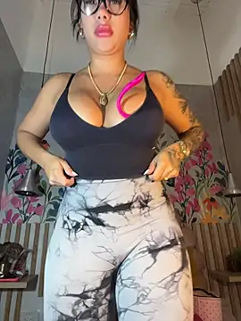 Snapshot of kiim_taaylor chatting on 11-03-25, 11:44 kiim taaylor online show from 11-03-25, 11:44