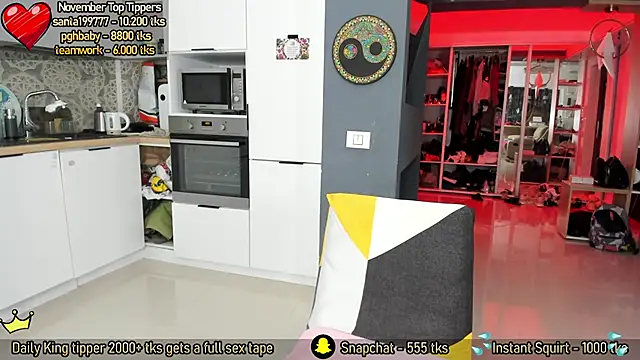 AmySuperHeroes online show from 11-17-25, 01:28