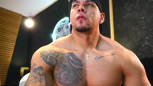 Snapshot of MassimoWalton2 chatting on 11-05-25, 12:05 MassimoWalton2 online show from 11-05-25, 12:05