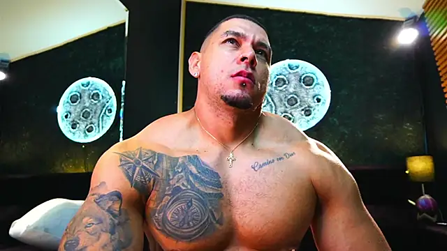 Snapshot of MassimoWalton2 chatting on 11-15-25, 02:02 MassimoWalton2 online show from 11-15-25, 02:02