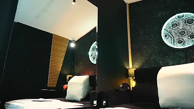 Snapshot of MassimoWalton2 chatting on 11-24-25, 01:33 MassimoWalton2 online show from 11-24-25, 01:33