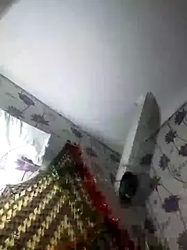 Snapshot of SweetLeila40 chatting on 12-25-24, 04:33 SweetLeila40 online show from 12-25-24, 04:33