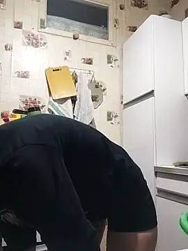 Snapshot of SweetLeila40 chatting on 11-12-25, 12:00 SweetLeila40 online show from 11-12-25, 12:00