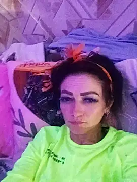 Snapshot of SweetLeila40 chatting on 11-27-25, 03:30 SweetLeila40 online show from 11-27-25, 03:30