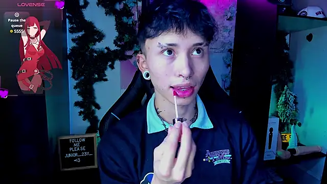 juniior 2311  online show from 03-14-25, 06:39