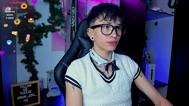 juniior 2311  online show from 03-19-25, 08:54