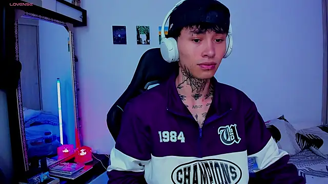 juniior 2311  online show from 03-05-26, 03:52