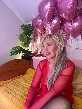 Snapshot of KelliRaid chatting on 02-11-25, 07:54 KelliRaid online show from 02-11-25, 07:54