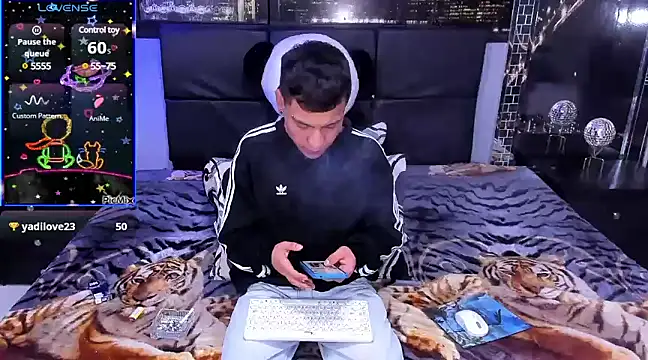 salvadorgomezx online show from 12-13-24, 06:00