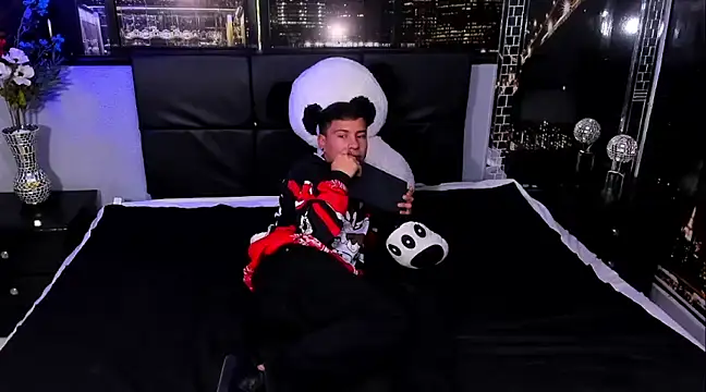 salvadorgomezx online show from 12-28-24, 10:23